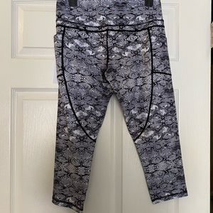 Zyia Cobra Metallic Pocket Light n Tight Hi-Rise Capri 20"